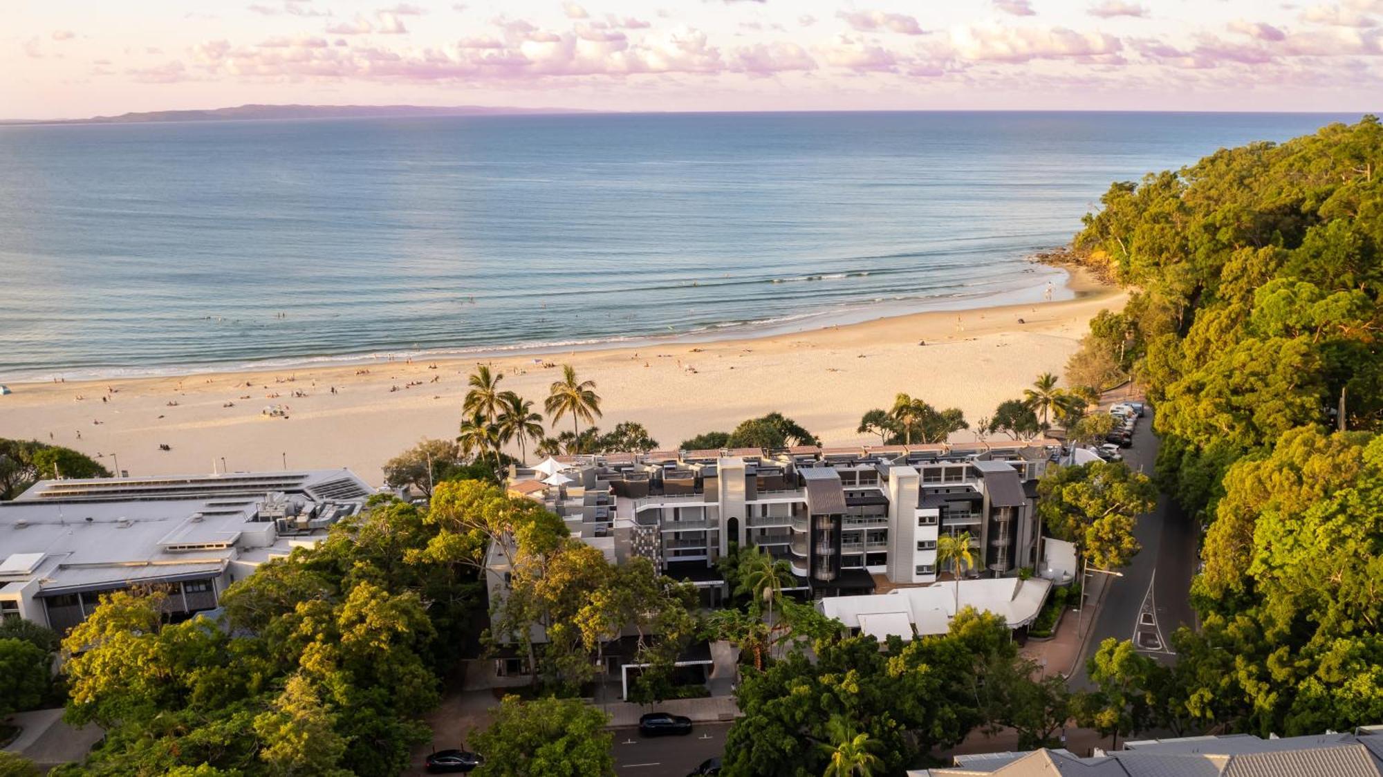 Netanya Noosa Beachfront Resort Exteriör bild
