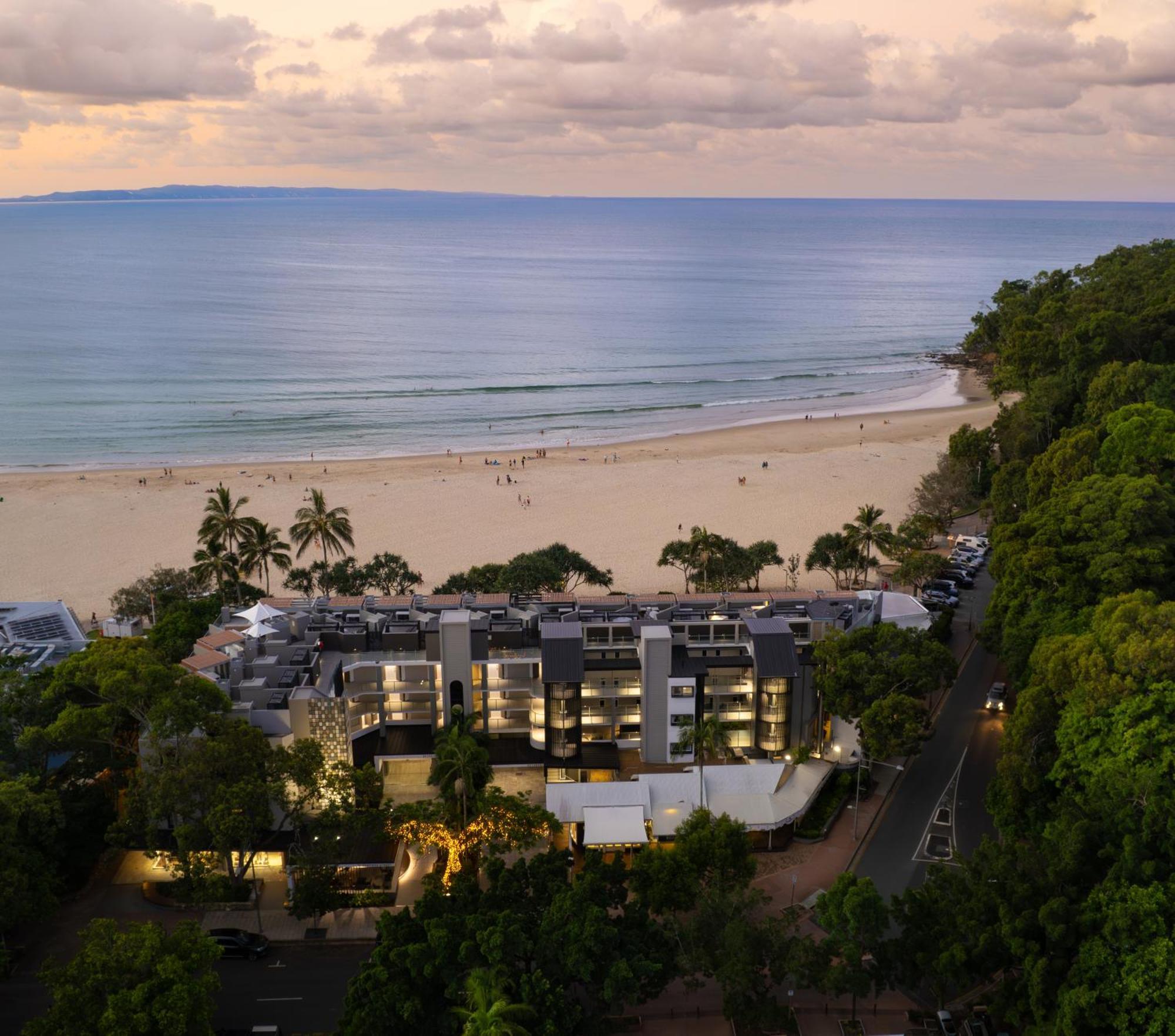 Netanya Noosa Beachfront Resort Exteriör bild