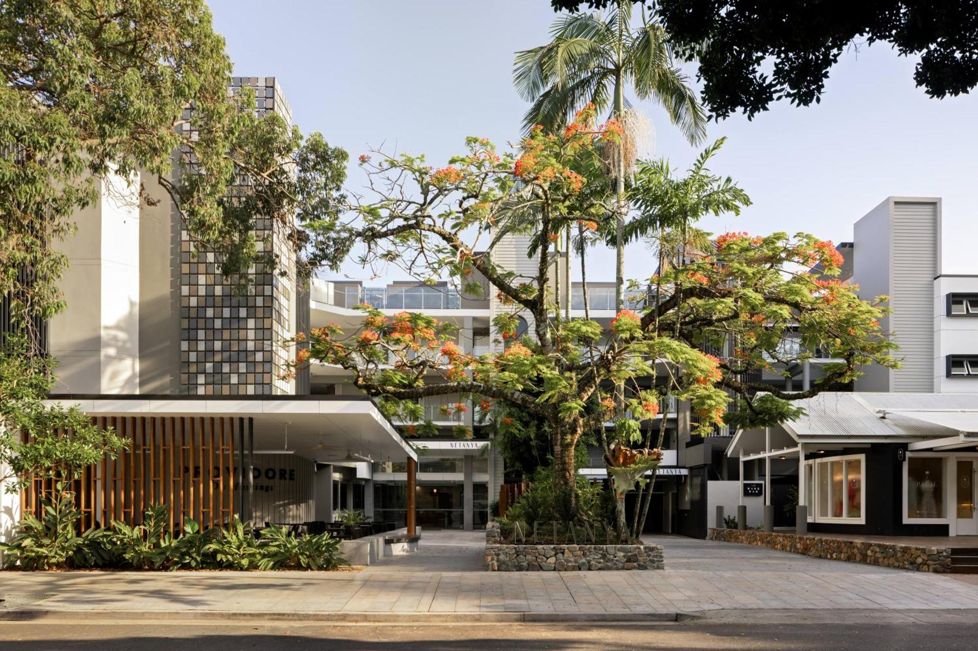 Netanya Noosa Beachfront Resort Exteriör bild