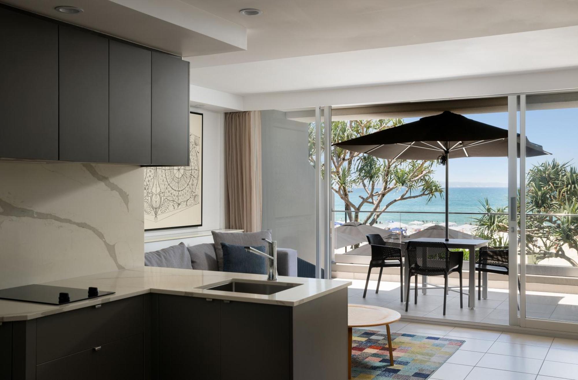 Netanya Noosa Beachfront Resort Exteriör bild