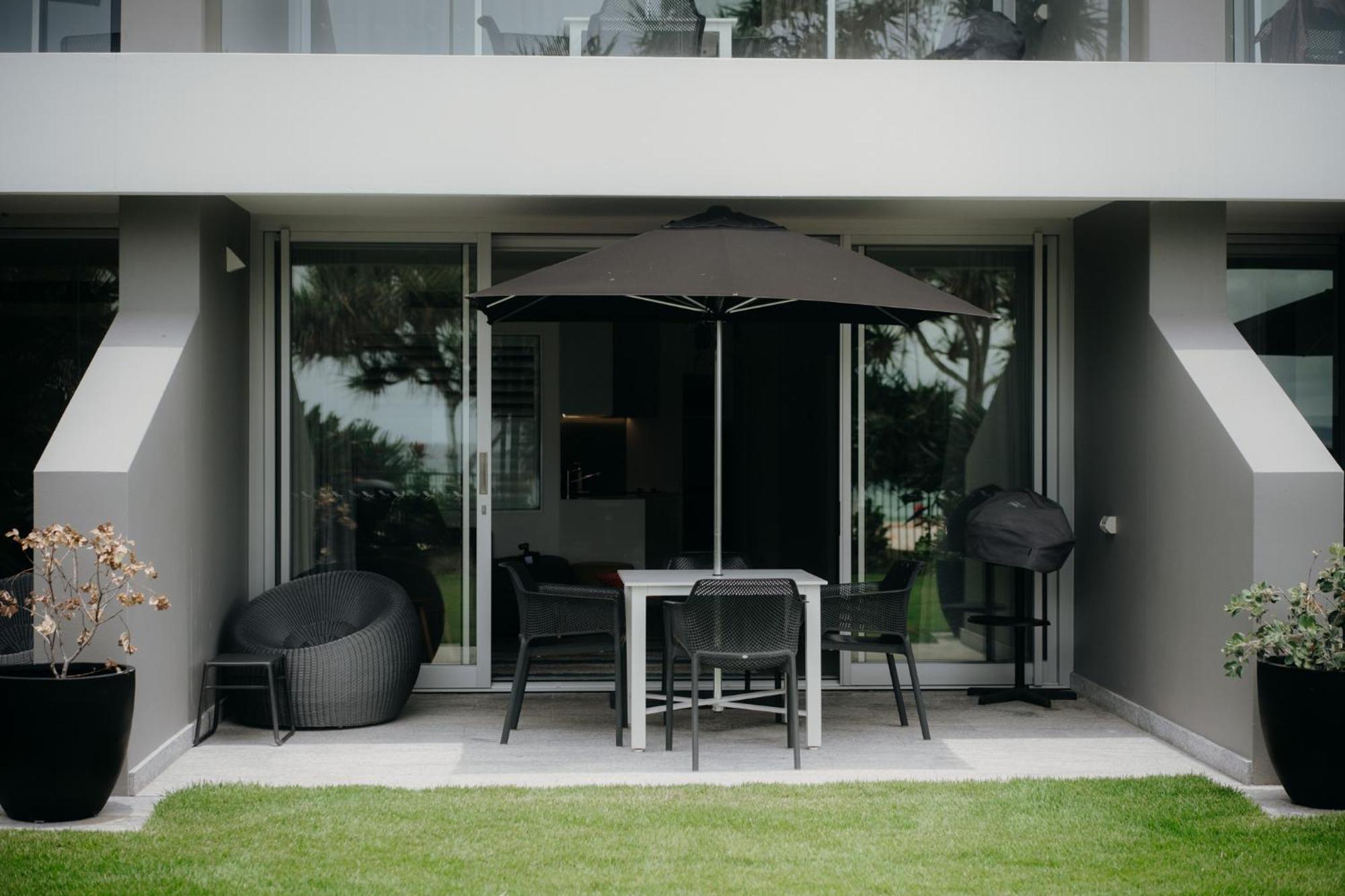 Netanya Noosa Beachfront Resort Exteriör bild