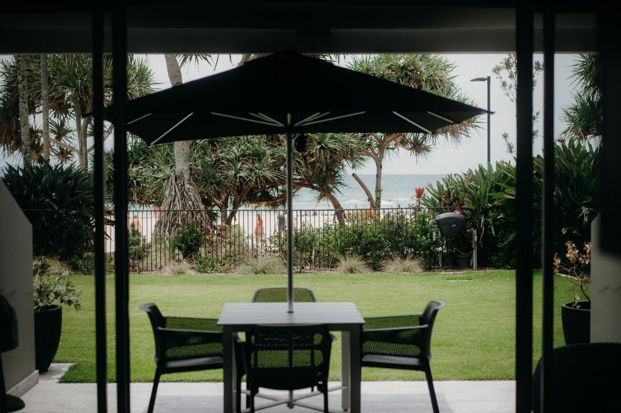 Netanya Noosa Beachfront Resort Exteriör bild