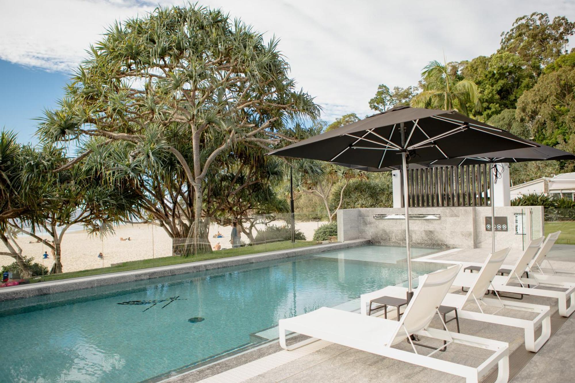 Netanya Noosa Beachfront Resort Exteriör bild