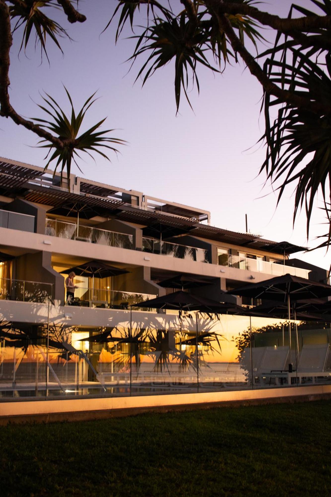 Netanya Noosa Beachfront Resort Exteriör bild