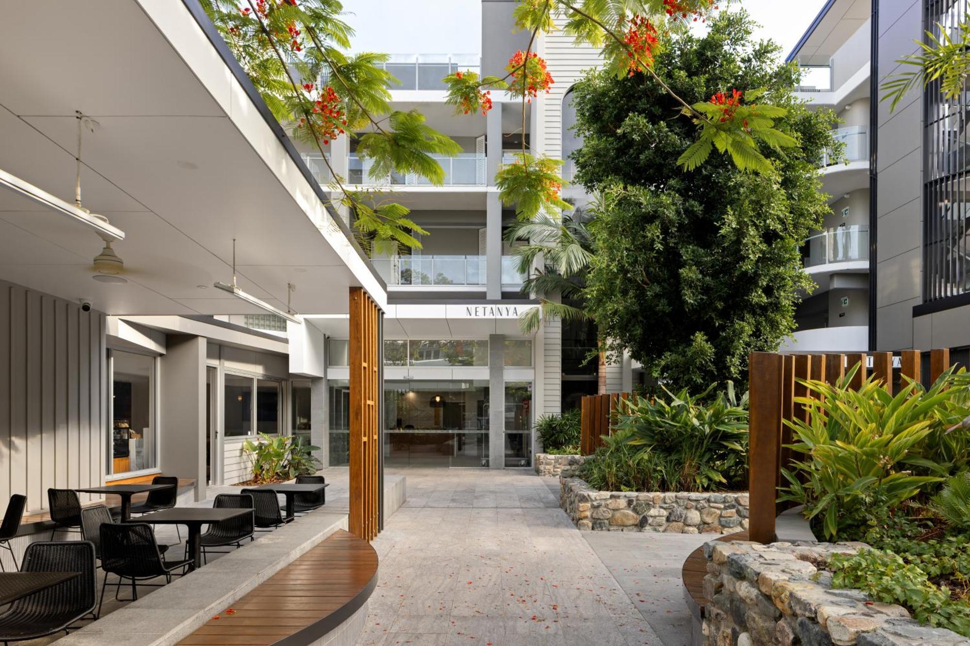 Netanya Noosa Beachfront Resort Exteriör bild