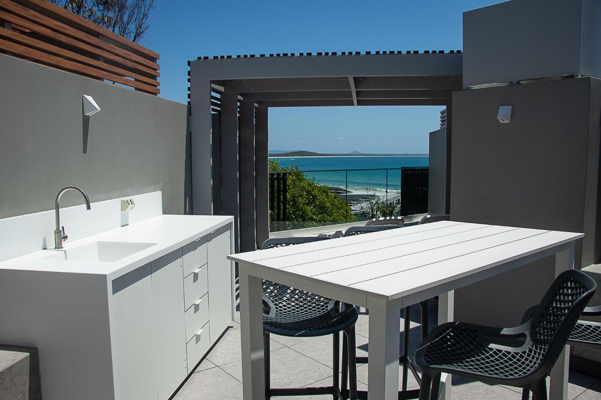 Netanya Noosa Beachfront Resort Exteriör bild